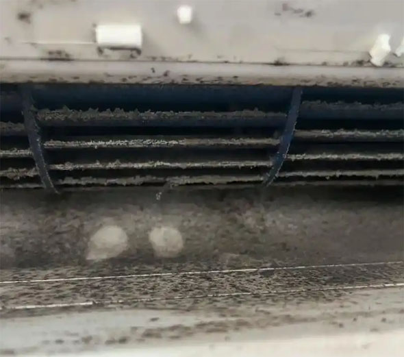 合浦空调吹的风有股烧焦味是怎么回事